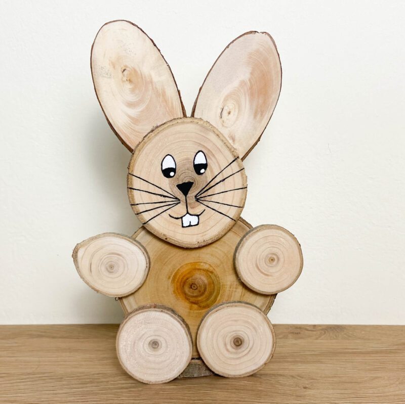 Osterhase aus Holzscheiben