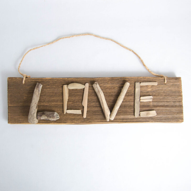 Love-Holzschild aus Alt- und Treibholz