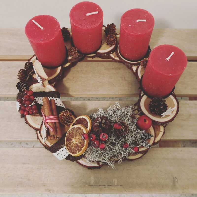 Adventkranz aus Astscheiben