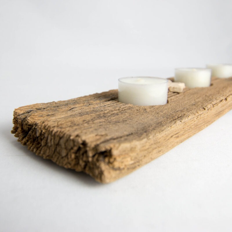 Teelichthalter aus Altholz mit 2 Keramiksternen