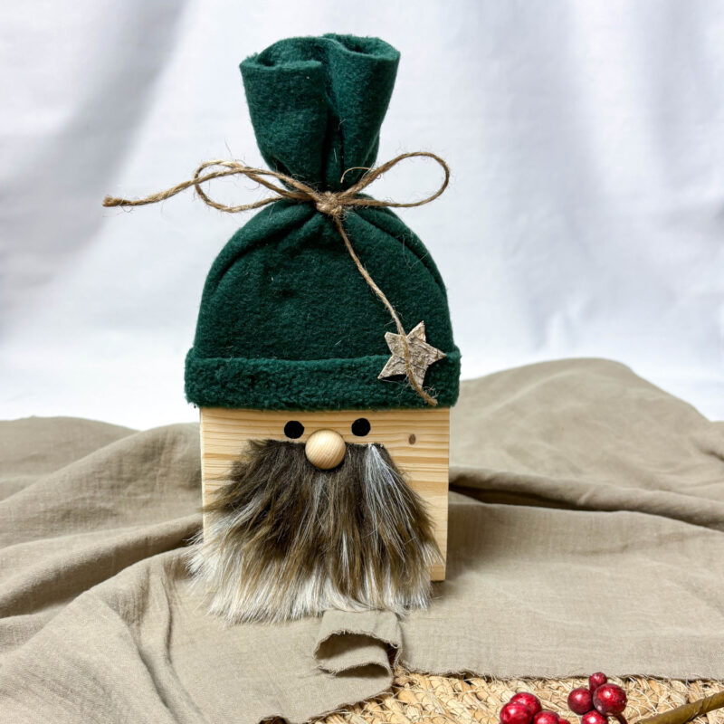 Weihnachts-Wichtel mit grüner Mütze klein