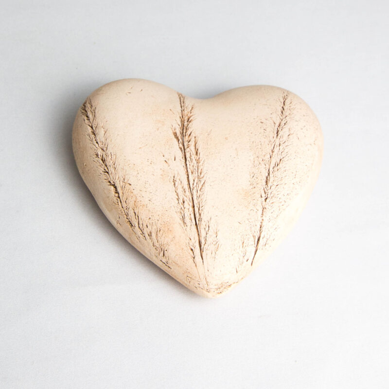 Keramik-Herz mit Pflanzendruck