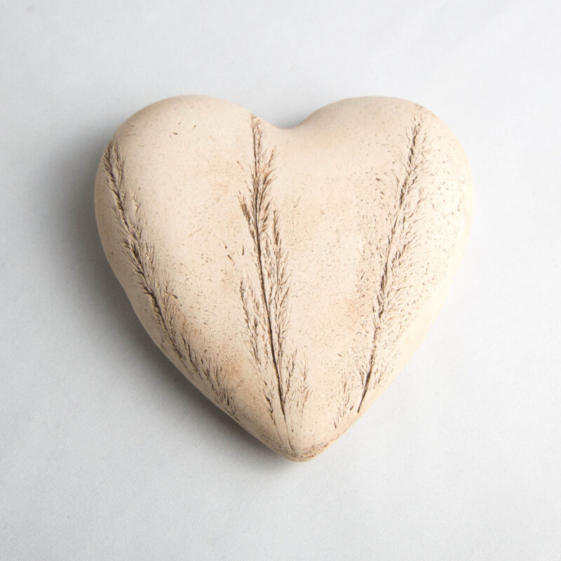 Keramik-Herz mit Pflanzendruck
