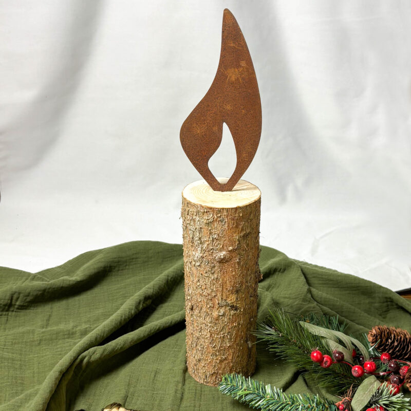 Weihnachtliche Stumpenkerzen mit Rostflamme groß-große Flamme